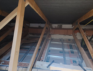 Zateplení stropu novostavby bungalovu pomocí foukané izolace